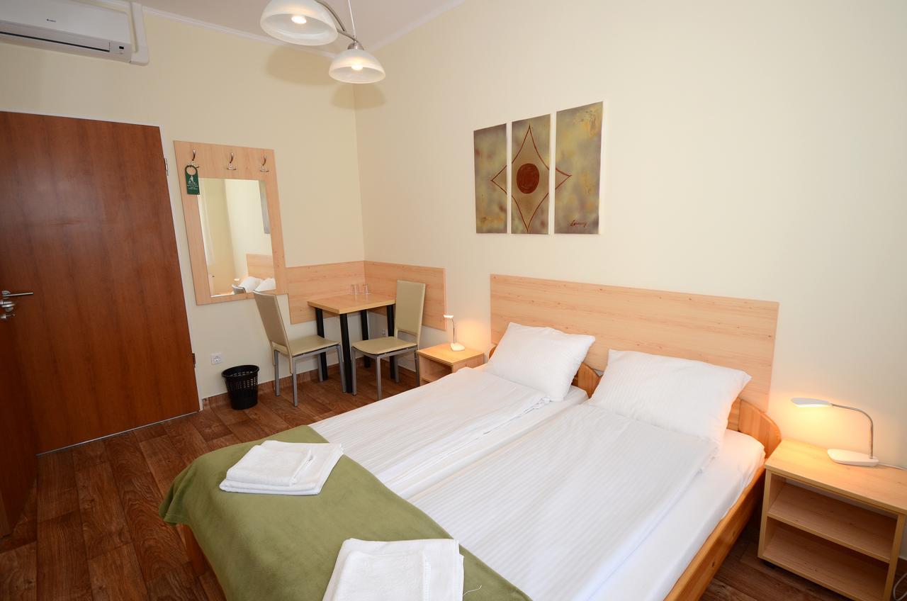 Bed and Breakfast Szarszo Panzio à Balatonszarszo Extérieur photo