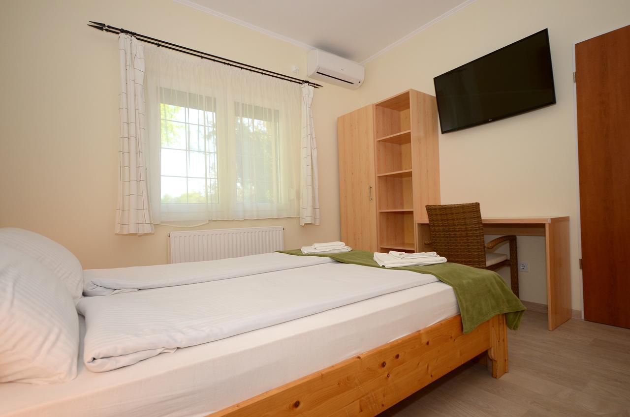 Bed and Breakfast Szarszo Panzio à Balatonszarszo Extérieur photo